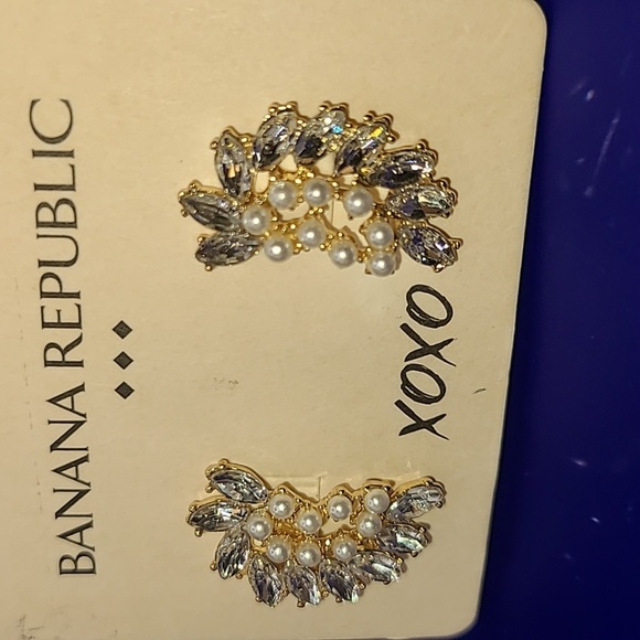 Banana republic pierced earrings with faux diamonds and pearls and gold tone - Picture 3 of 4